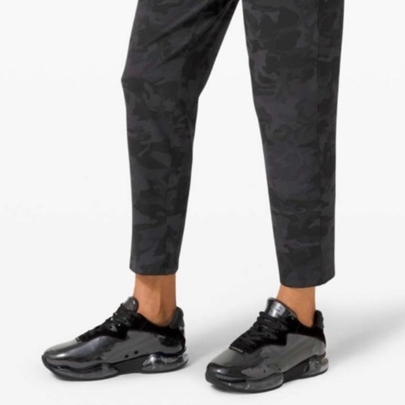 Lululemon Stretch High Rise 7/8 Pants - Camo Size 2 - Picture 9 of 9